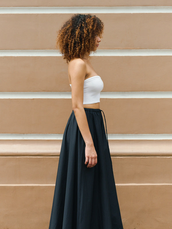 Sleek silhouette of the white cropped bandeau highlighting the breathable 100% Good Earth Cotton fabric.