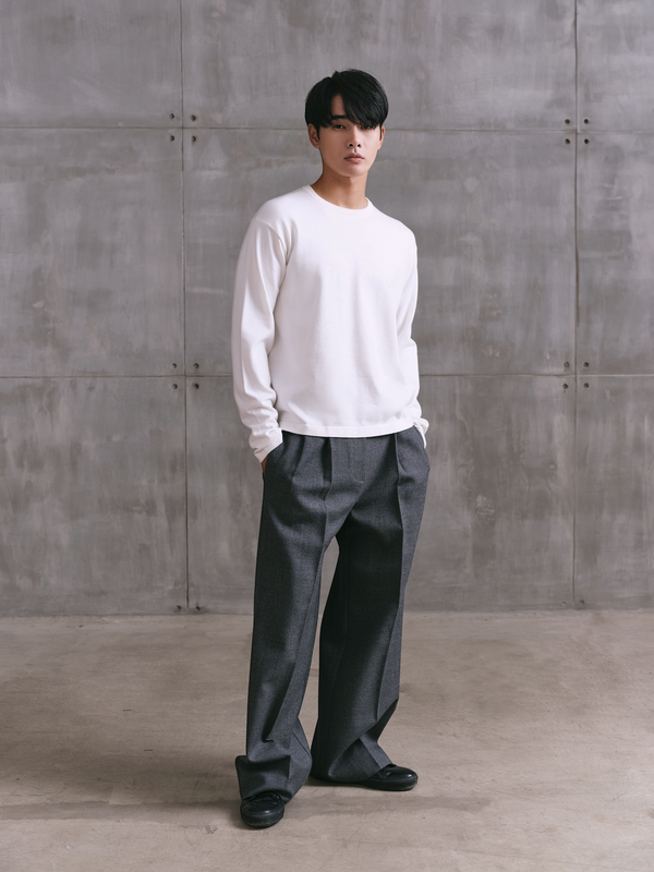 Model wears A.B.C kyneton relaxed fit long sleeve crewneck knit top made of 100% Good Earth Cotton.